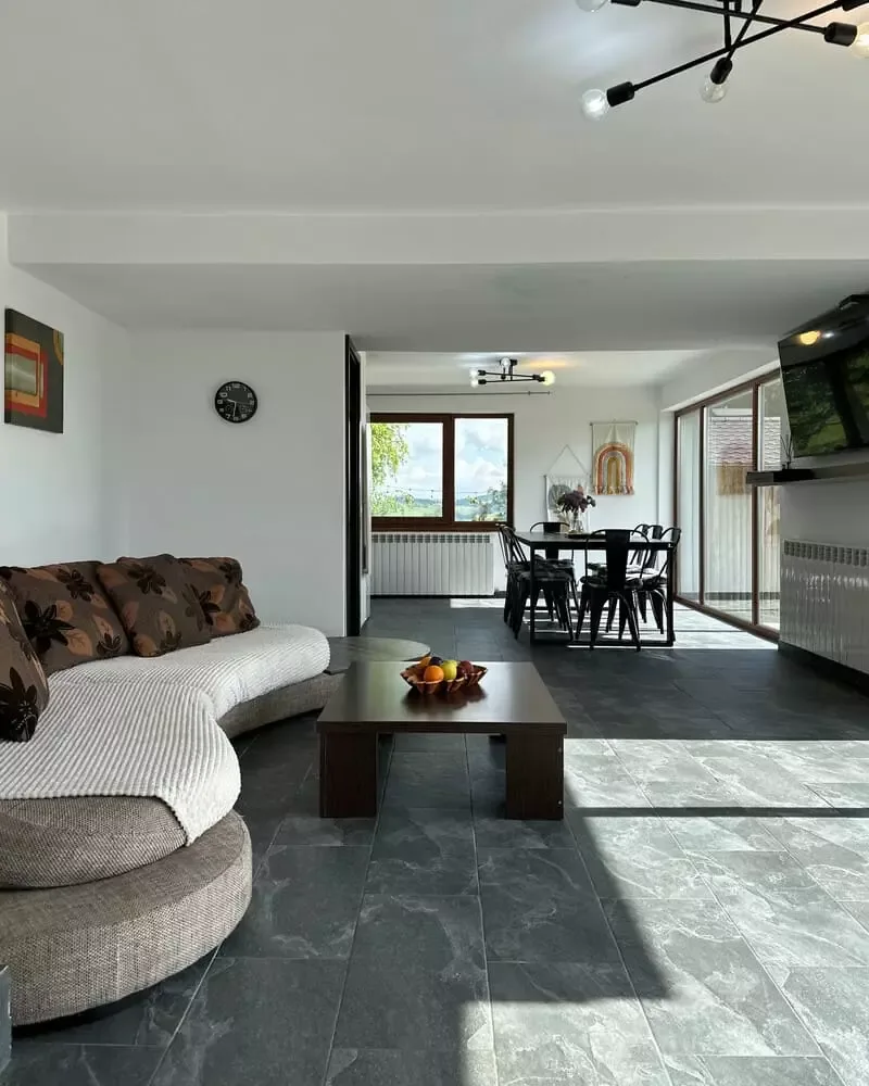 Hill House – Poiana Mărului